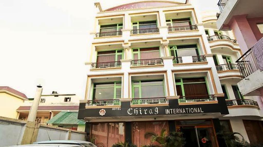 Hotel Chirag International 카트라 외부 사진