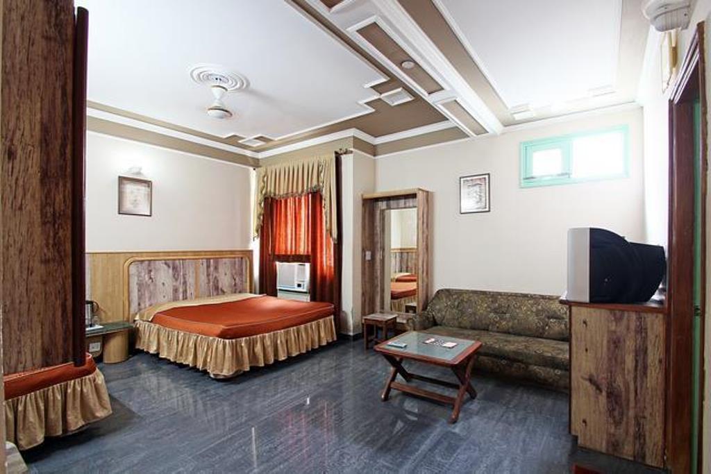 Hotel Chirag International 카트라 외부 사진