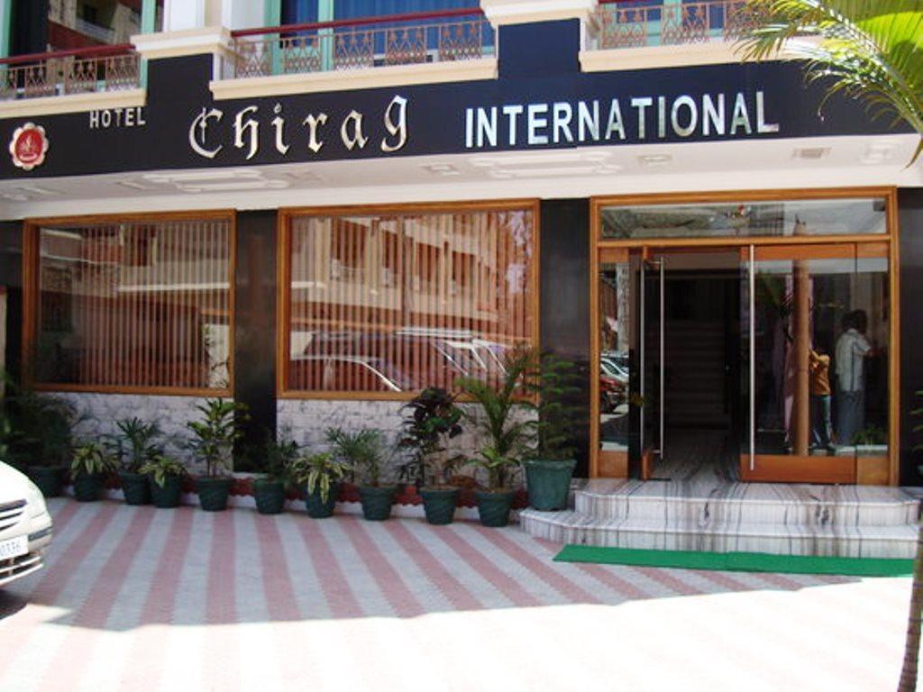 Hotel Chirag International 카트라 외부 사진