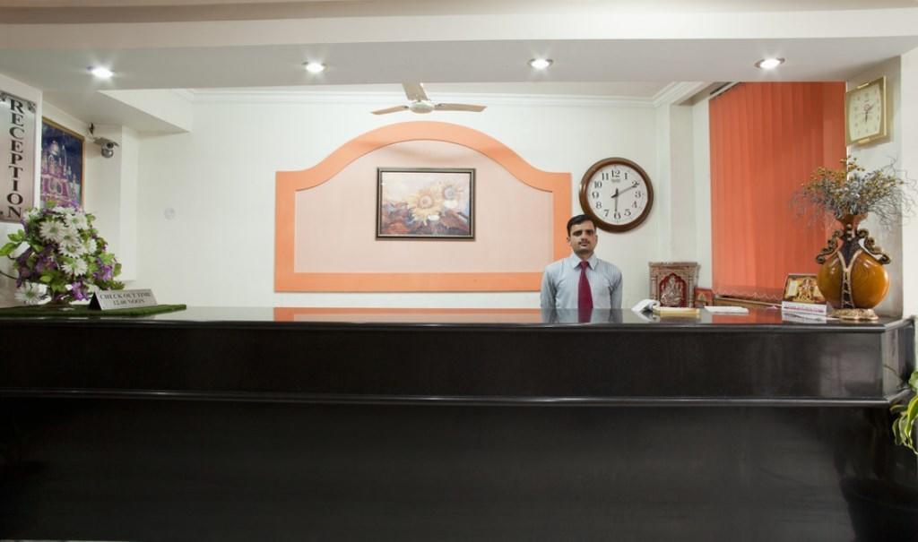 Hotel Chirag International 카트라 외부 사진