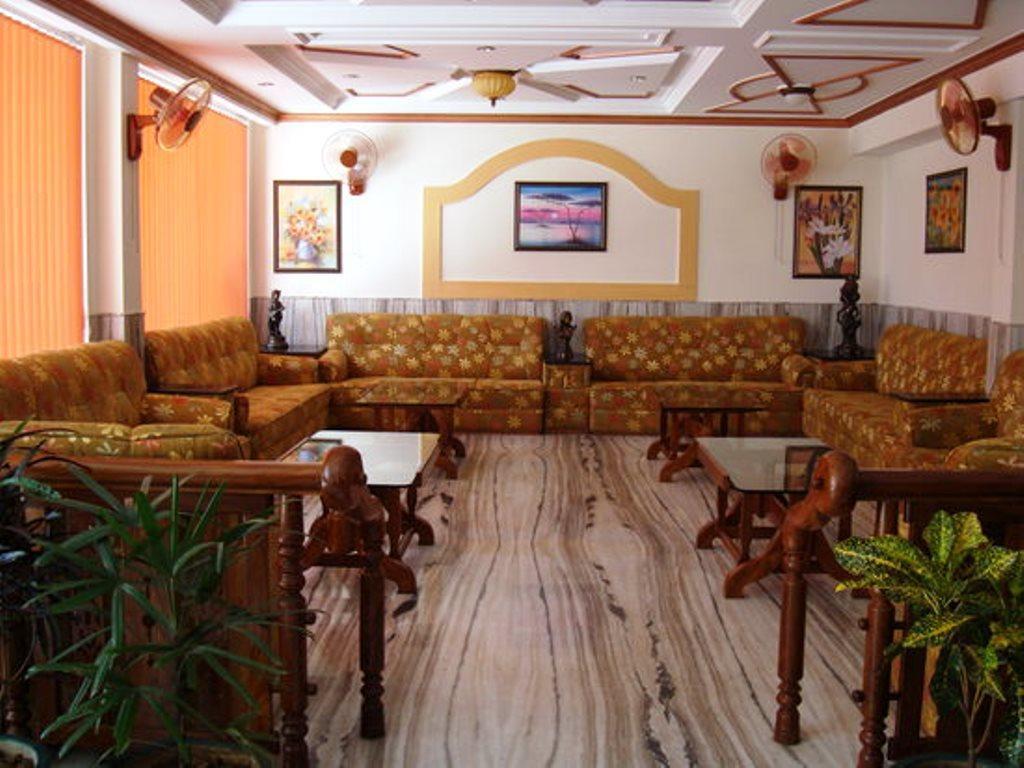 Hotel Chirag International 카트라 외부 사진